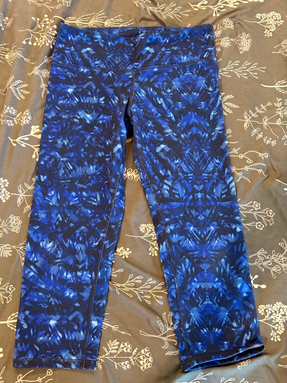 ALO Yoga Girls' Blue Patterned Capri Leggings